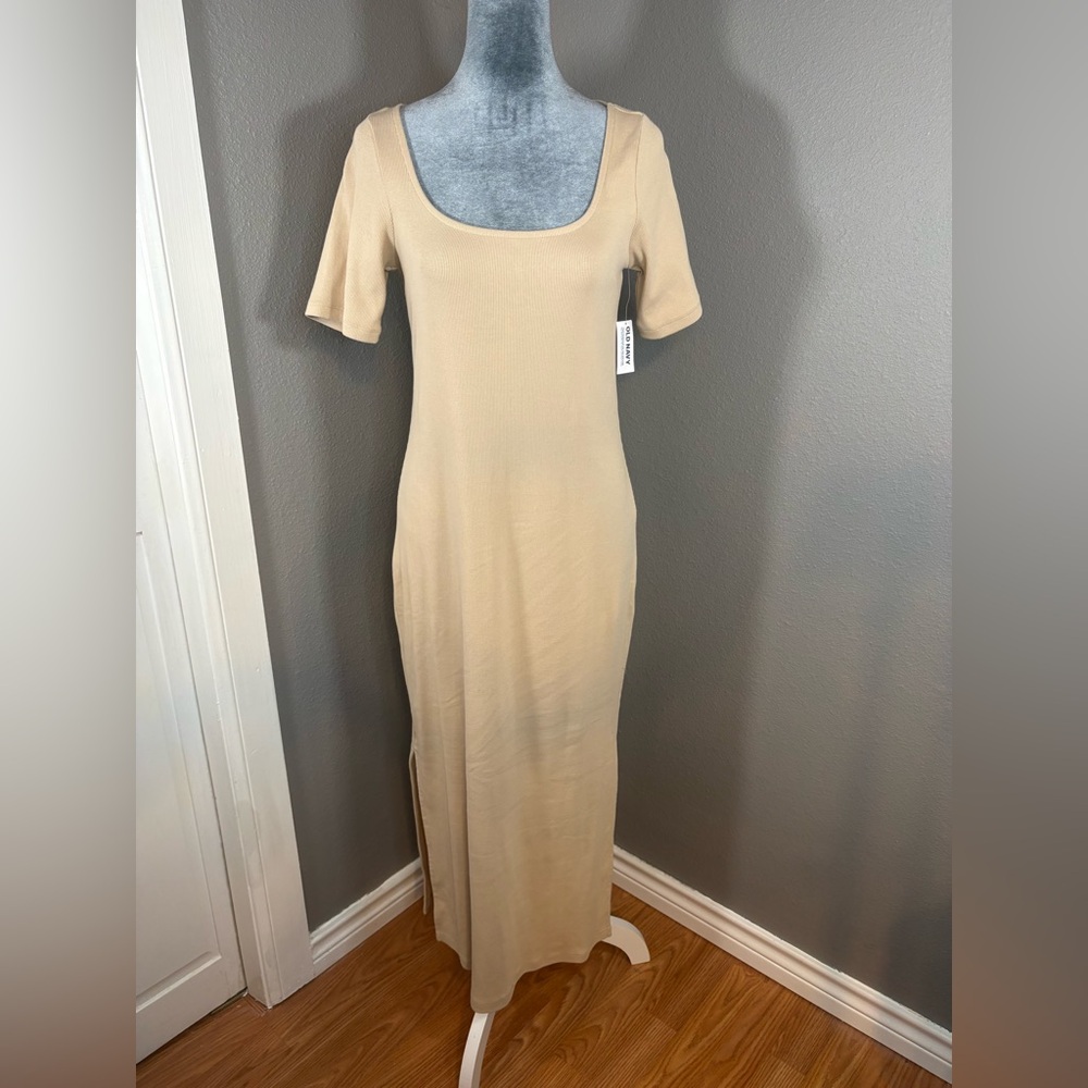 NWT Old Navy Beige Scoop Neck Fitted Ribbed Knit Midi Dress Size M - Picture 2 of 10